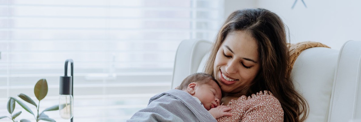 How postpartum doulas can help parents through the first few weeks with a  new baby - Today's Parent